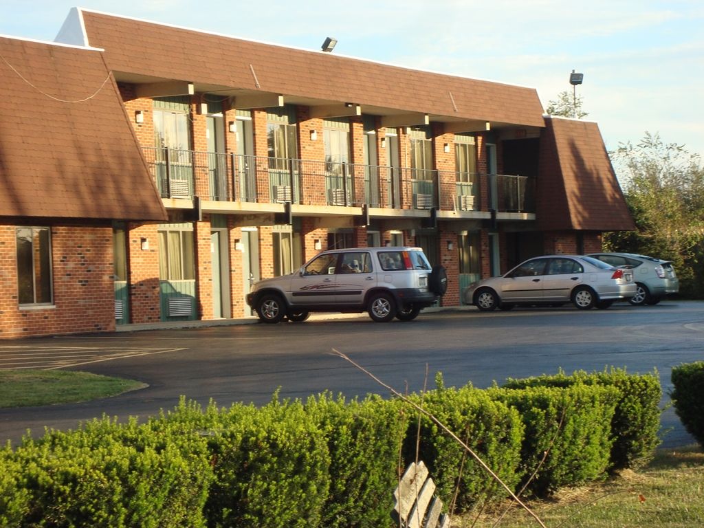 Logan Lodge Motel Urbana Buitenkant foto